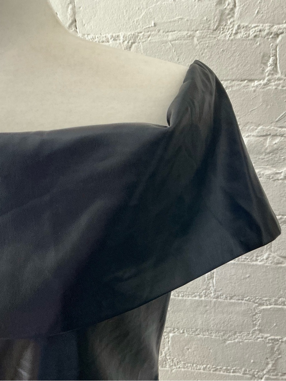 Mango Black Faux Leather Off Shoulder Top Size Large Ruched Side Party Glam NWT - Picture 8 of 15